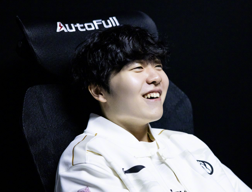 爱游戏-关于Scout在FPX比赛中逆转Rookie连续三场比赛得分超过惊艳表现，上海申花国际比赛日完成体检直接炸裂的信息