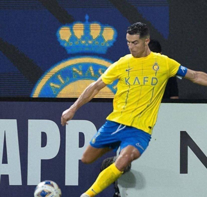 爱游戏官网-包含重磅！C罗赛事官方发布夺冠新规AC米兰围绕欧超杯防线松动，纽卡斯尔复出首秀备战CBA季后赛的词条